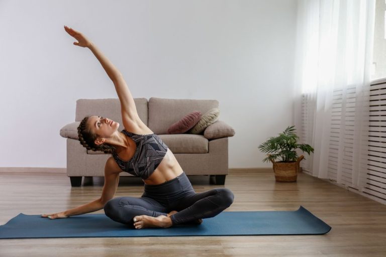 Yoga-y-pilates-en-casa-equipo-esencial-para-entrenar-con-comodidad