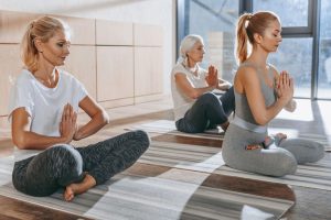 Como-incorporar-yoga-y-meditacion-a-tu-rutina-de-gym-online